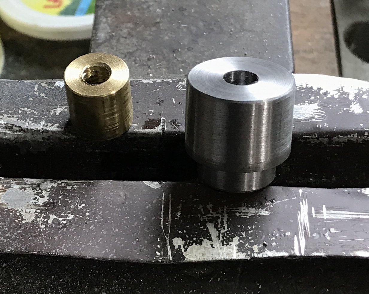 The end nut and the spindle end washer